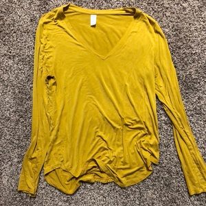 Long sleeve v neck shirt